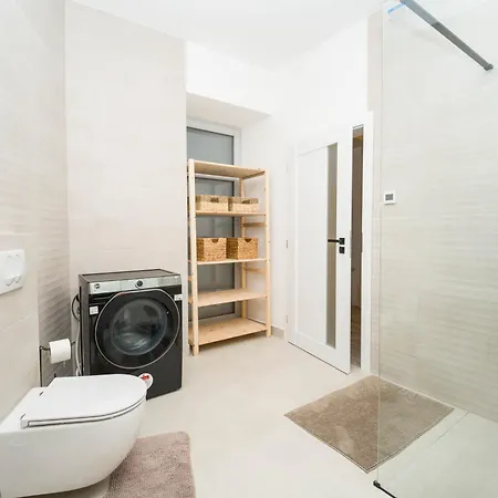 Luxapartment L Maesiarska 科希策